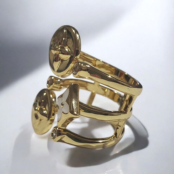 Luxury Gold Plated Stainless Steel Clover Blossom Caged Ring - Picture 2 of 4